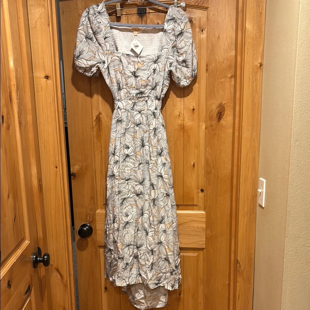Floral Puff-Sleeve Maxi Dress in Cream and White - New with tags